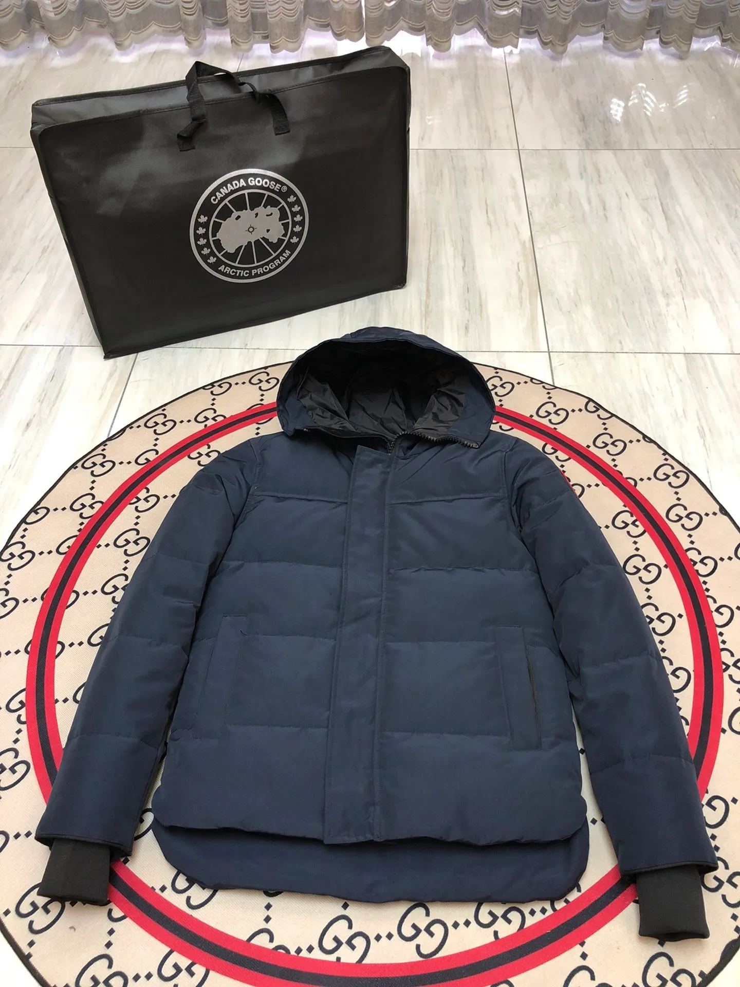 P660 counter quality 🇨🇦canada goose""🇨🇦millan parka 17 styles for men and women, short style without fur collar, chosen by Arctic and Antarctic expedition teams as winter wear, the Rolls Royce of down jackets. ➖ Industry-leading anti-counterfeiting chip sensing. ➖ Imported Behringer embroidery machines and customized embroidery labels, the highest level and industry leading. ➖ Imported Korean 21-count polyester-cotton blended original fabric, tc85 waterproof coating fabric, water-repellent, windproof and wear-resistant. ➖ The new national standard 80 white duck down is filled with an average of 520 grams of down. The amount of down filled is industry-leading. ➖ 100% nylon lon lining with double double-layer sealing design to prevent velvet running, seamless thread design on cuffs! ➖ Western Canadian Green Wolf Collar. ➖ Yoshida ykk provides original custom-made electroplated sliders. The ykk two-way lockable zipper is tight and smooth and does not peel off paint. ➖ 3m composite Velcro is durable, and all accessories and hardware are custom-made. Note: Our copywriting is only simple and clear. Instead of bragging about the copywriting, it is better to compare and understand with samples. Only for the purest, most focused, most professional, highest quality, and highest sex!